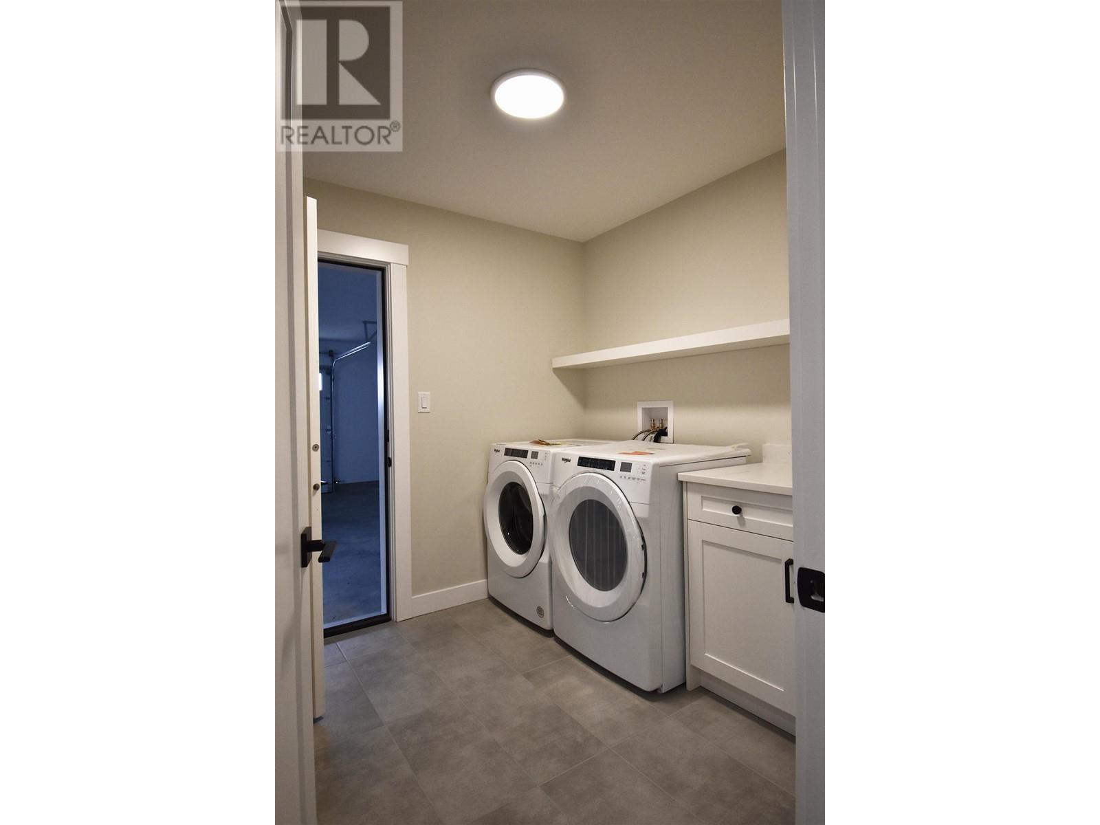 1084 Celia Crescent, Gibsons, British Columbia  V0N 1V7 - Photo 21 - R2859289