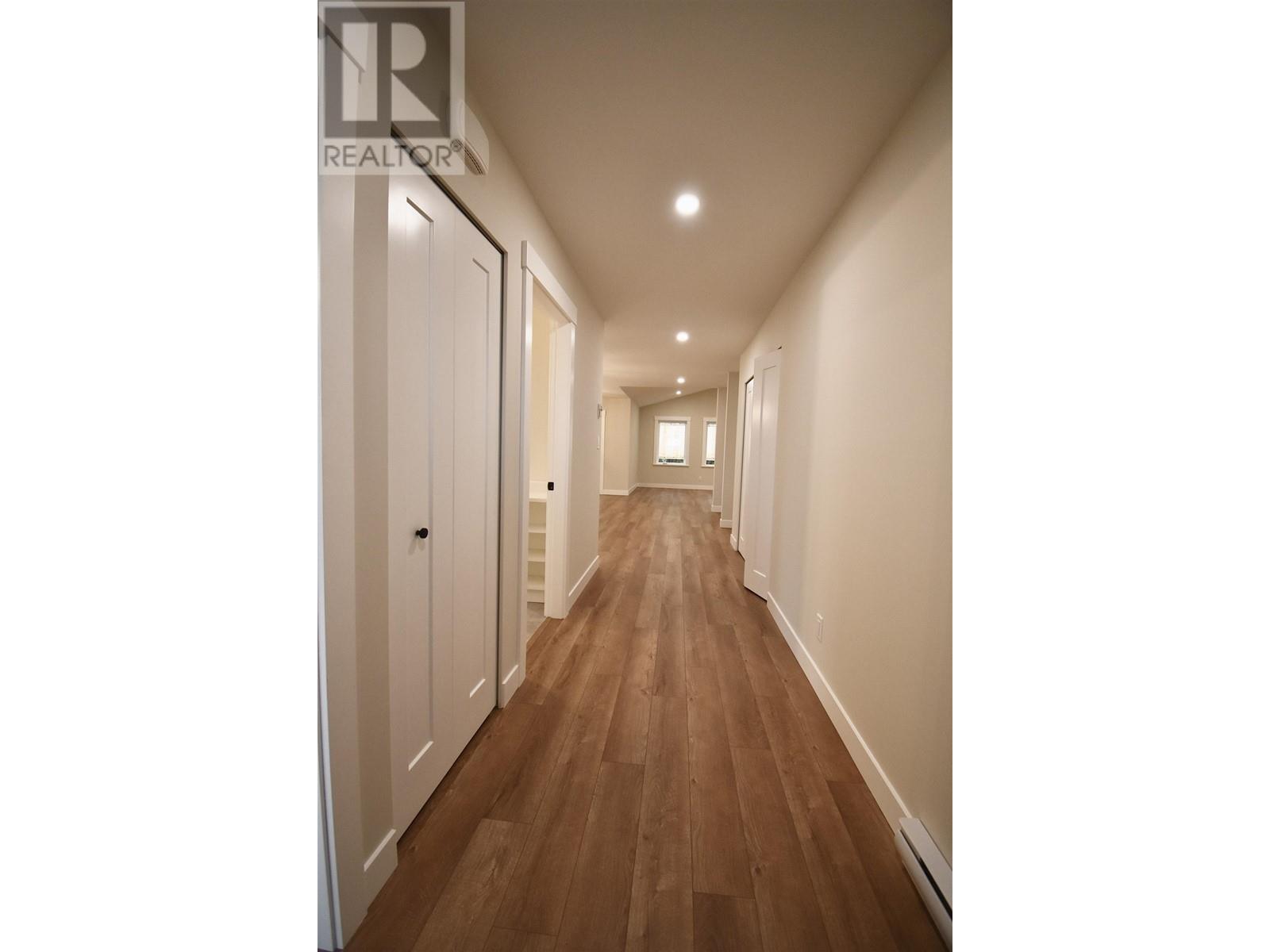1084 Celia Crescent, Gibsons, British Columbia  V0N 1V7 - Photo 11 - R2859289