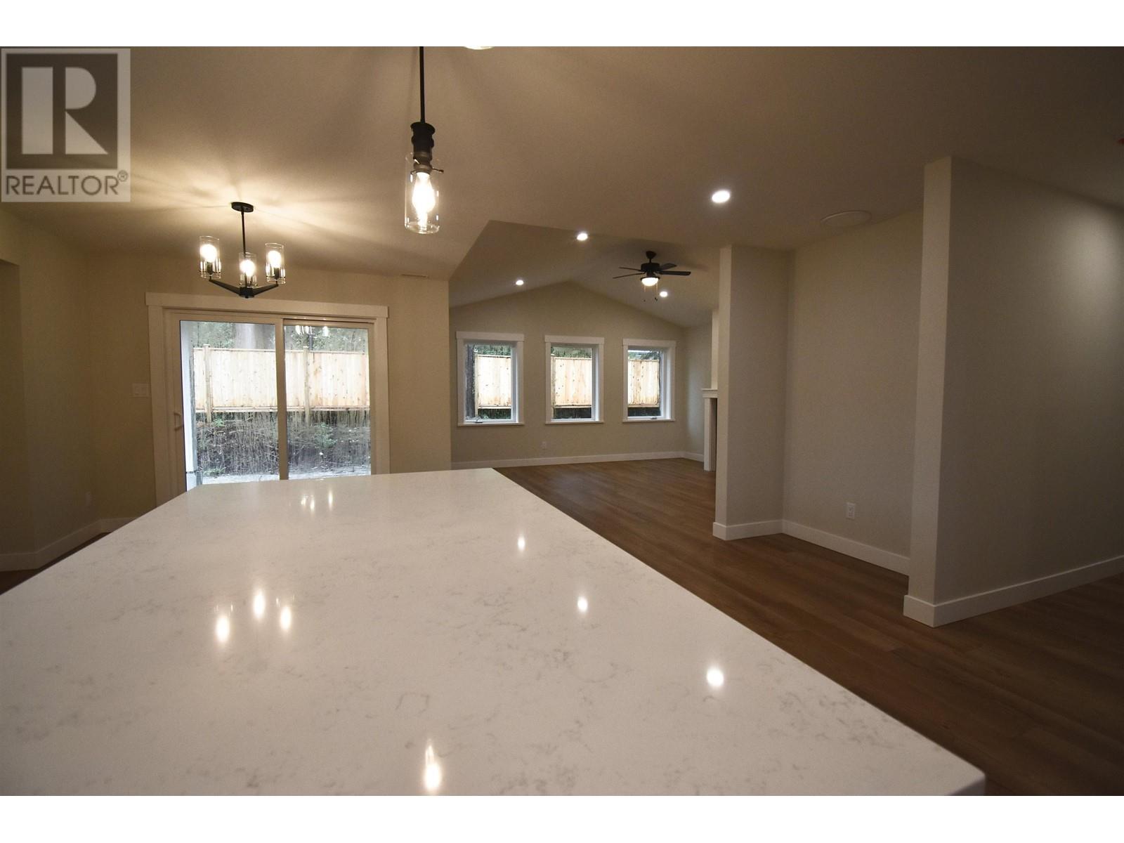 1084 Celia Crescent, Gibsons, British Columbia  V0N 1V7 - Photo 8 - R2859289