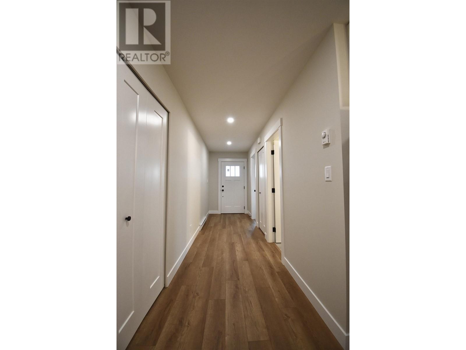 1084 Celia Crescent, Gibsons, British Columbia  V0N 1V7 - Photo 4 - R2859289