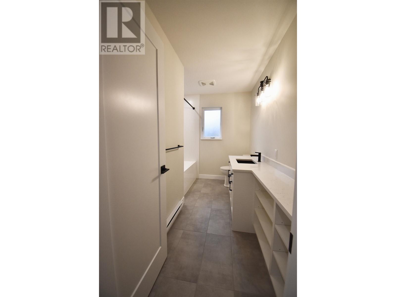 1084 Celia Crescent, Gibsons, British Columbia  V0N 1V7 - Photo 19 - R2859289