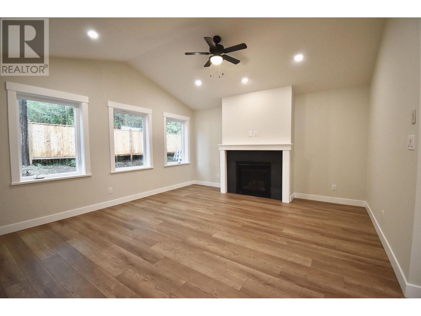 1084 Celia Crescent, Gibsons, British Columbia  V0N 1V7 - Photo 9 - R2859289