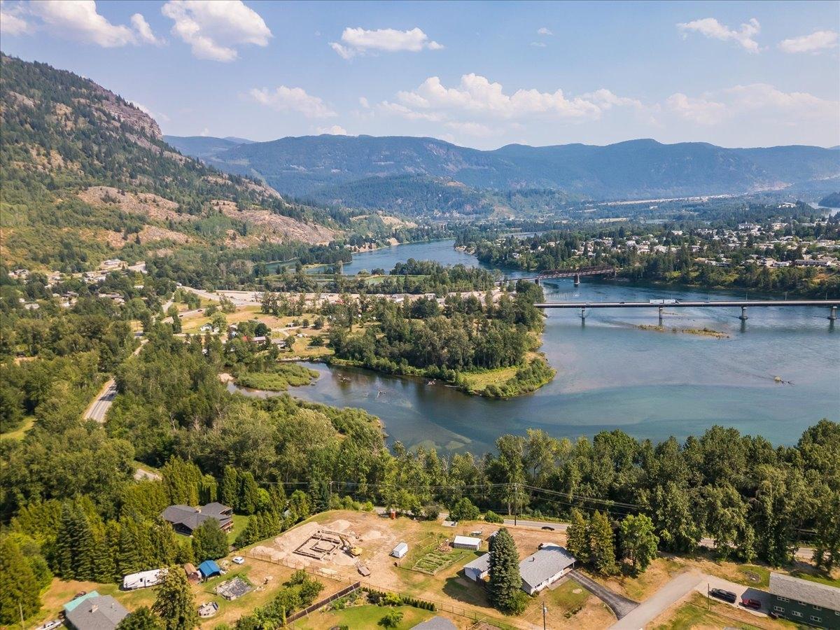 2489 Purdy Road, Robson, British Columbia  V1N 4T9 - Photo 11 - 2478805