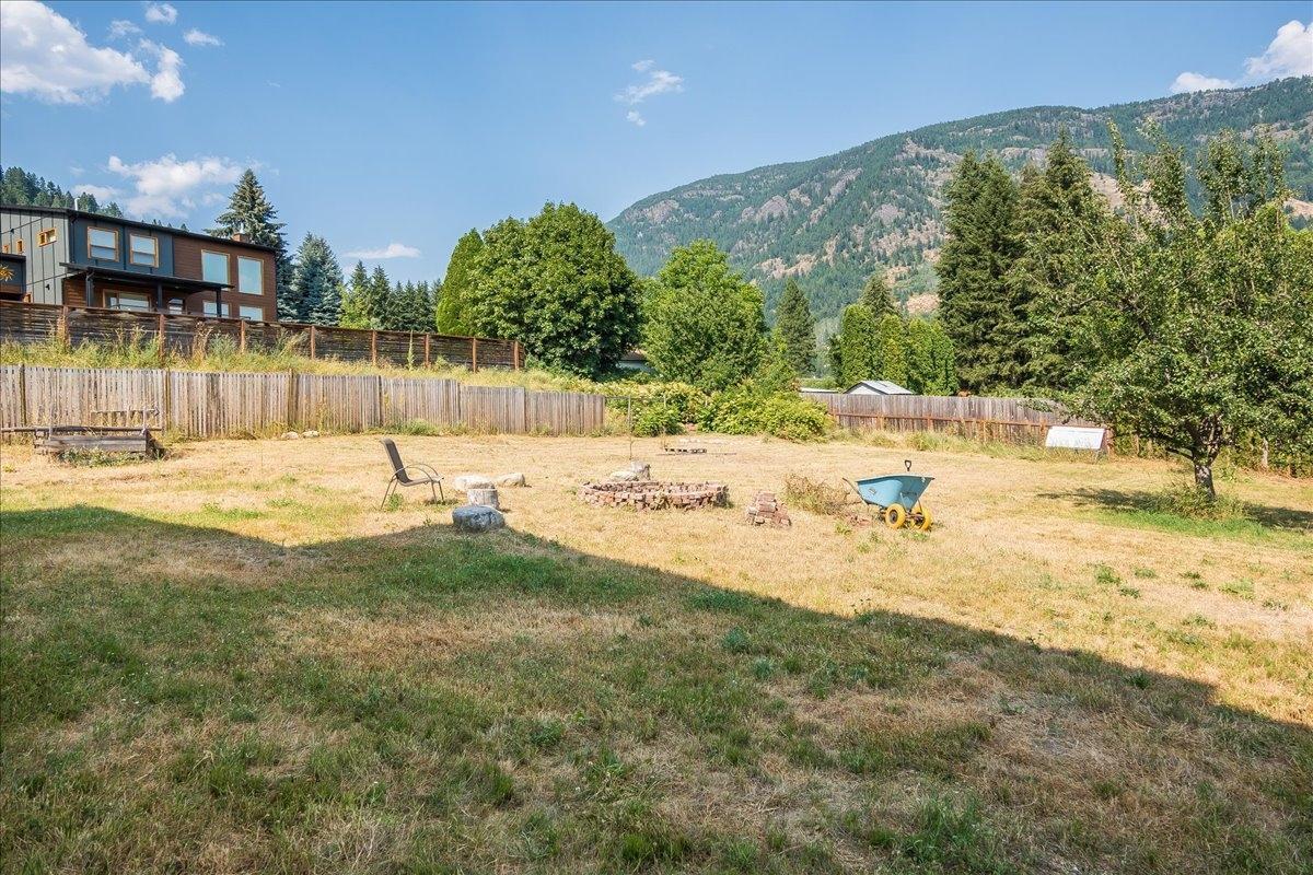 2489 Purdy Road, Robson, British Columbia  V1N 4T9 - Photo 14 - 2478805