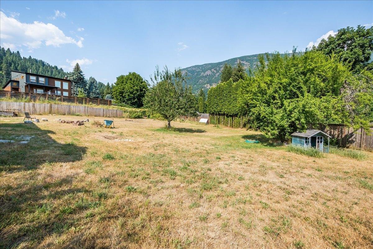 2489 Purdy Road, Robson, British Columbia  V1N 4T9 - Photo 15 - 2478805