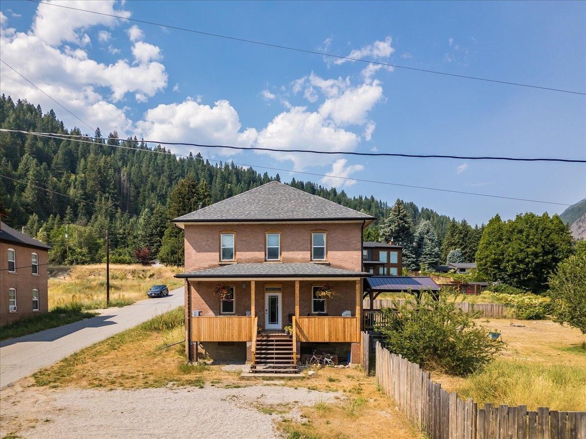 2489 Purdy Road, Robson, British Columbia  V1N 4T9 - Photo 3 - 2478805