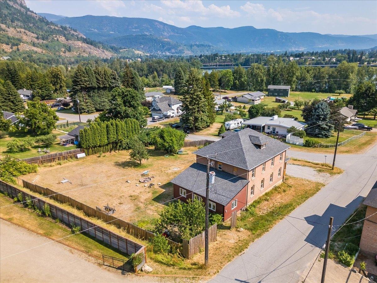 2489 Purdy Road, Robson, British Columbia  V1N 4T9 - Photo 5 - 2478805