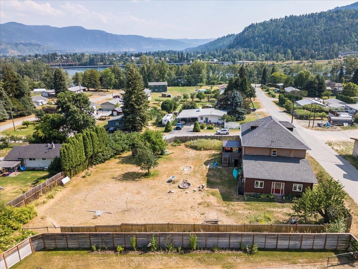 2489 Purdy Road, Robson, British Columbia  V1N 4T9 - Photo 6 - 2478805