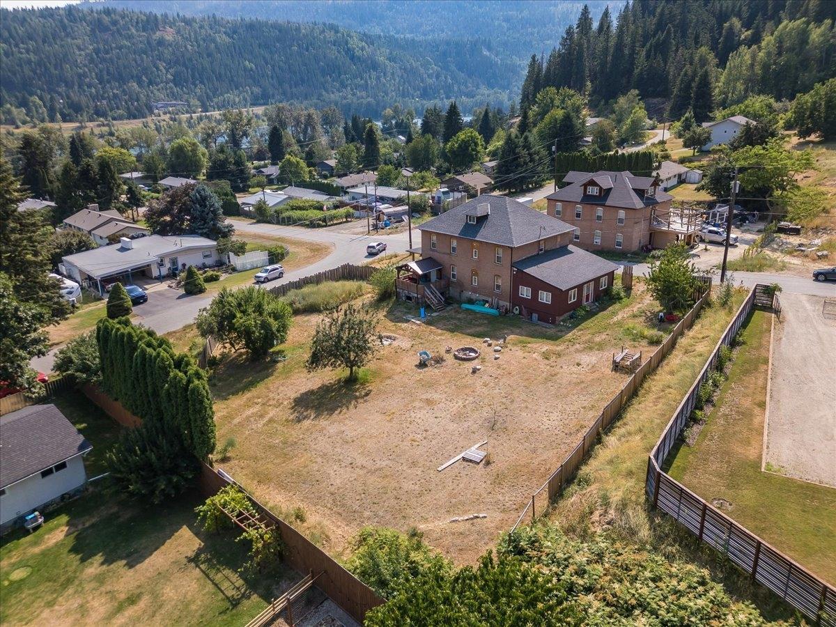 2489 Purdy Road, Robson, British Columbia  V1N 4T9 - Photo 7 - 2478805