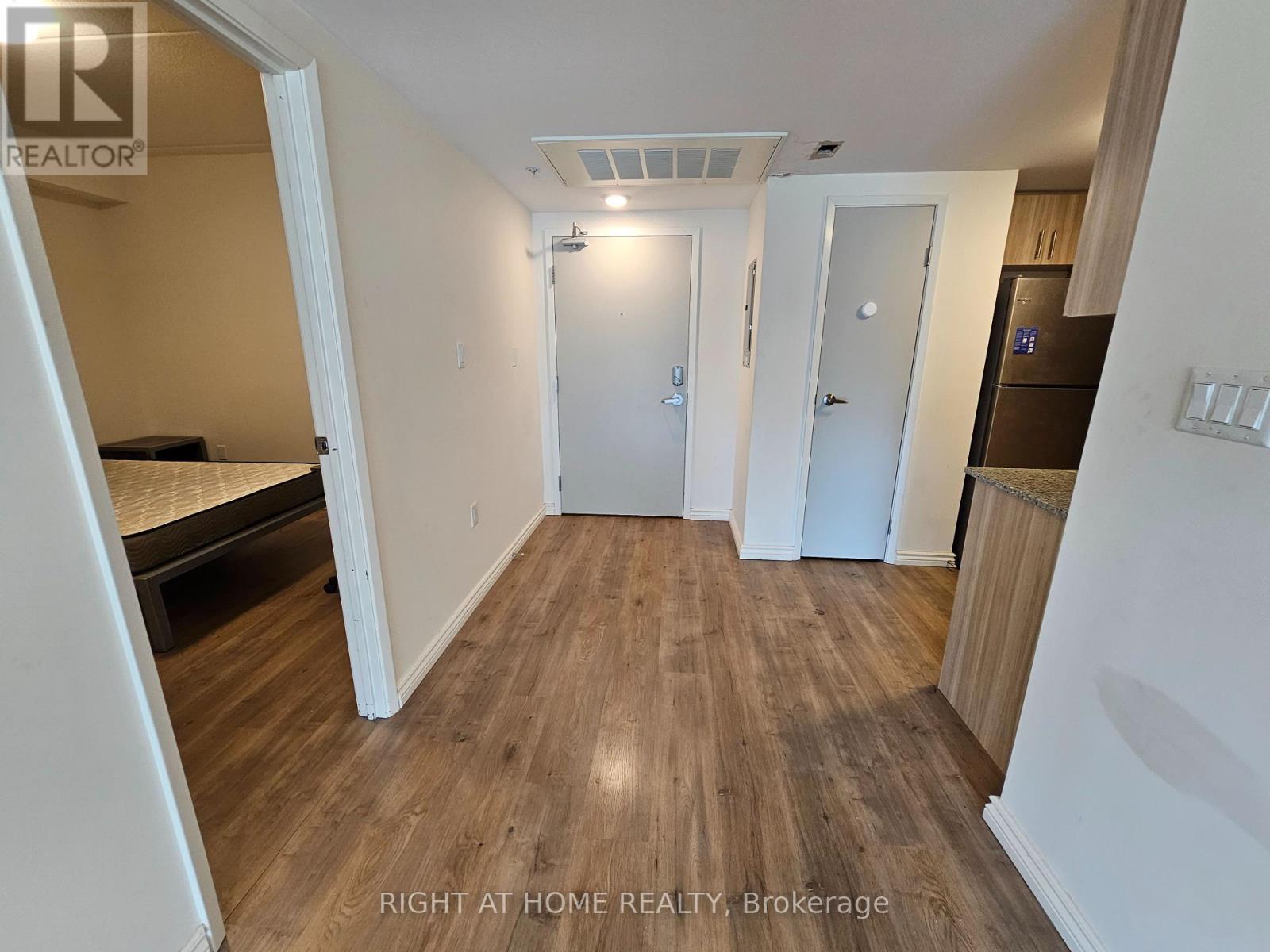 B107 - 275 Larch Street, Waterloo, Ontario  N2L 3R2 - Photo 22 - X9237134