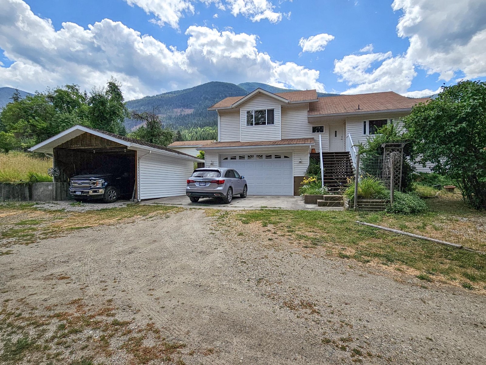 6810 Harrop-Procter Road, Harrop, British Columbia  V1L 6R2 - Photo 2 - 2478807