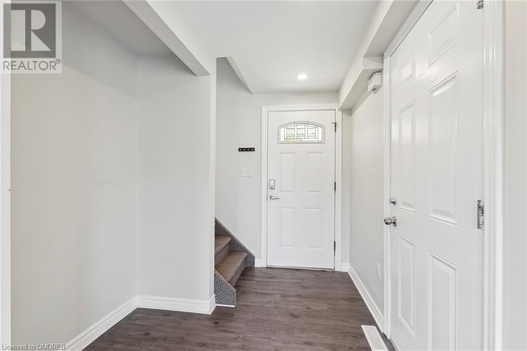 46 Sydenham Wells Wells, Barrie, Ontario  L4M 6R4 - Photo 4 - 40625114