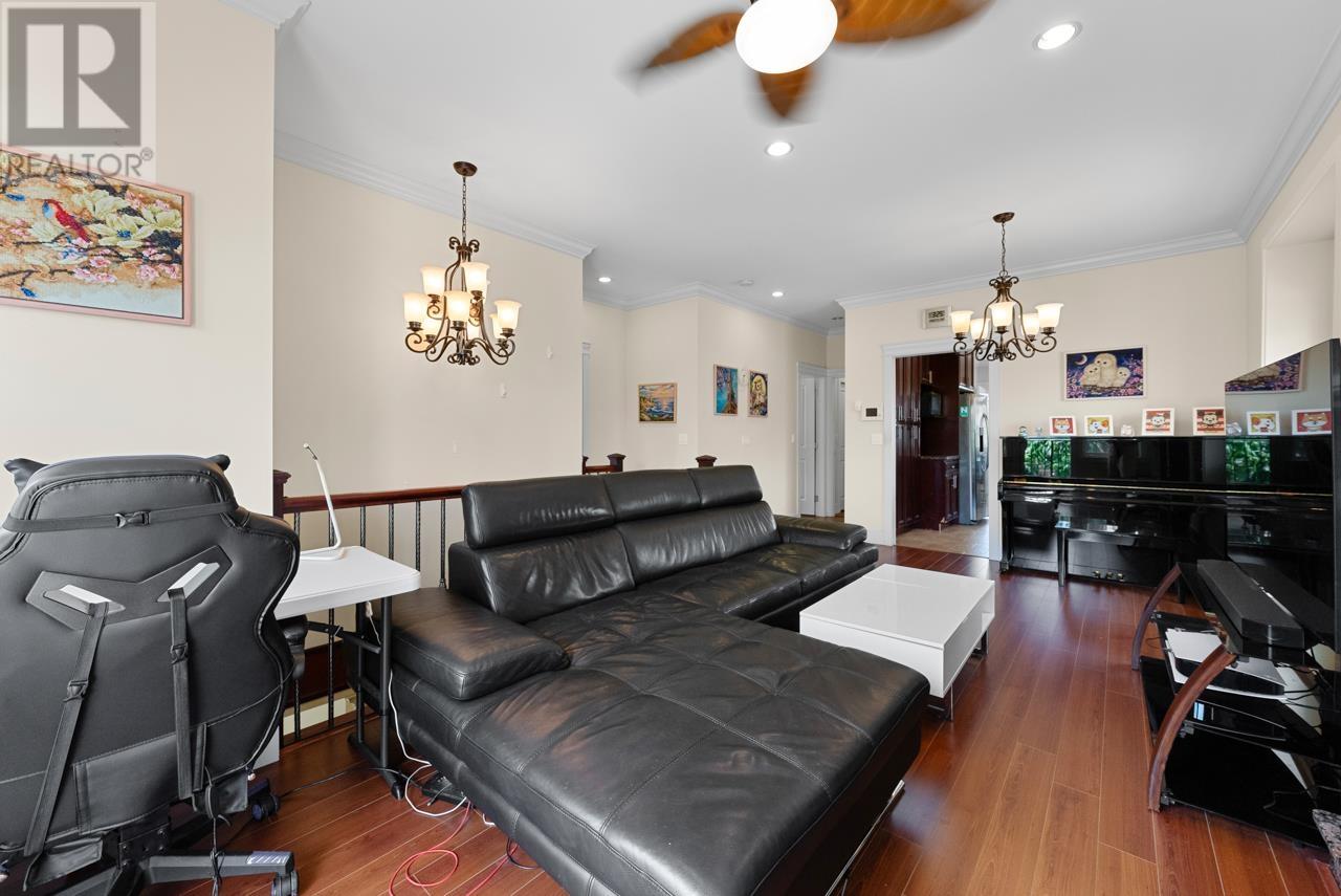 7519 14th Avenue, Burnaby, British Columbia  V3N 2A2 - Photo 3 - R2911594