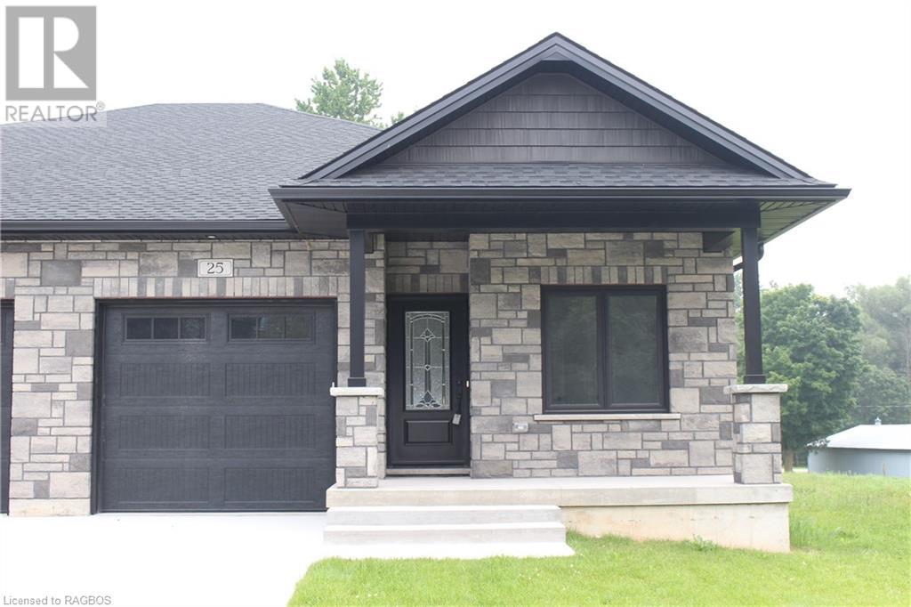 25 William Street S, Clifford, Ontario N0G 1M0 (26872774) Royal