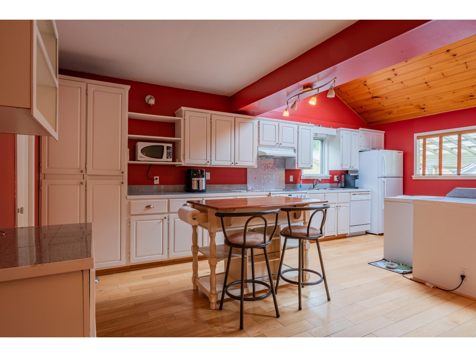 1189 Columbia Avenue, Trail, British Columbia  V1R 1J1 - Photo 6 - 2478828