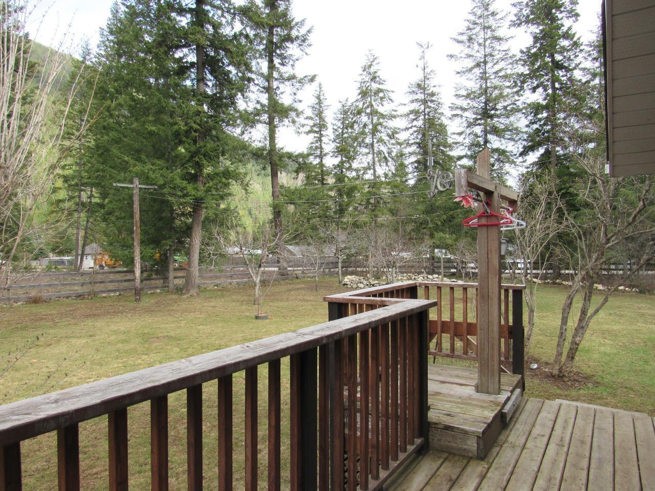 2015 Highway 3a, Castlegar, British Columbia  V1N 4N1 - Photo 45 - 2478830