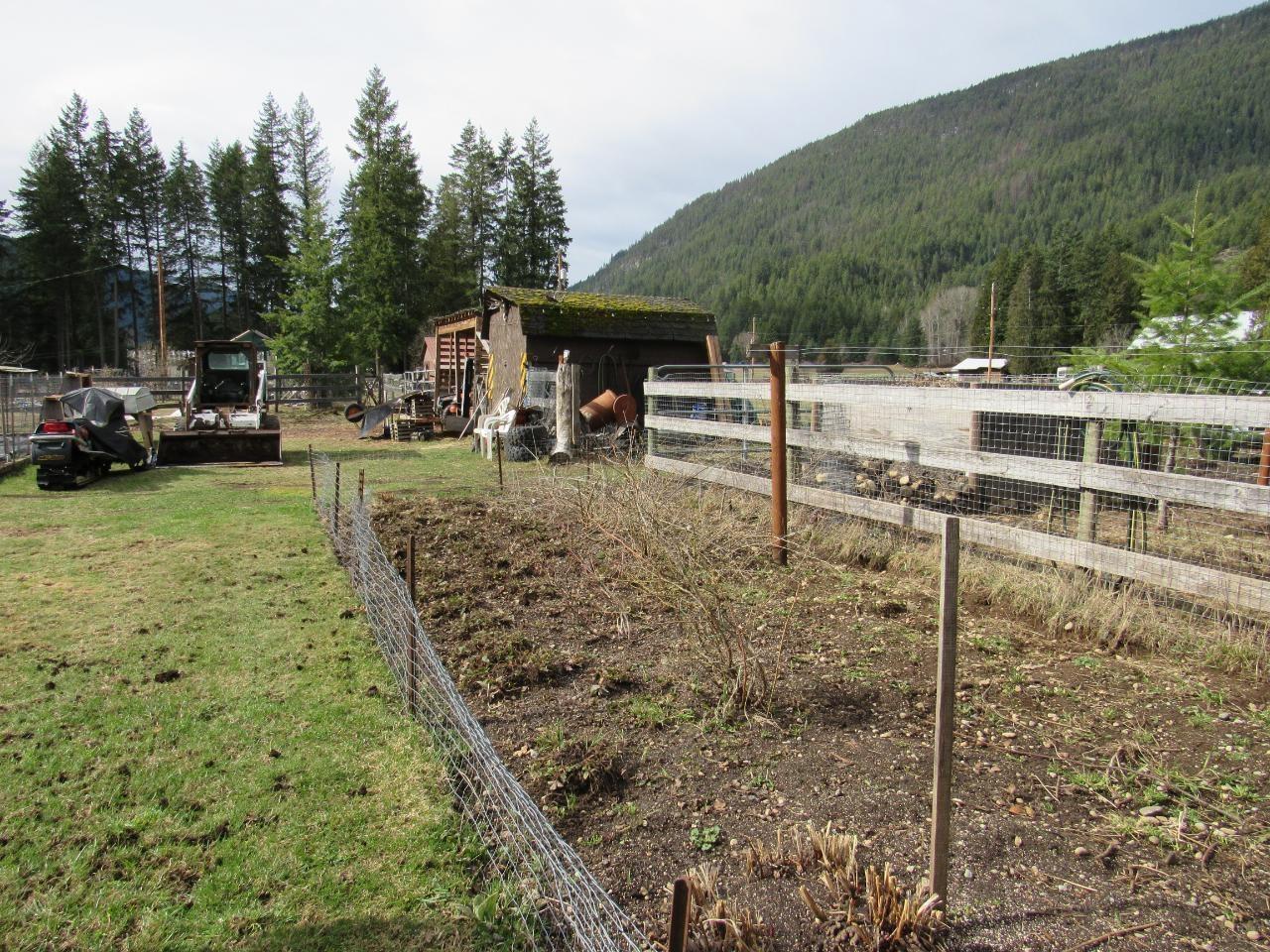 2015 Highway 3a, Castlegar, British Columbia  V1N 4N1 - Photo 50 - 2478830