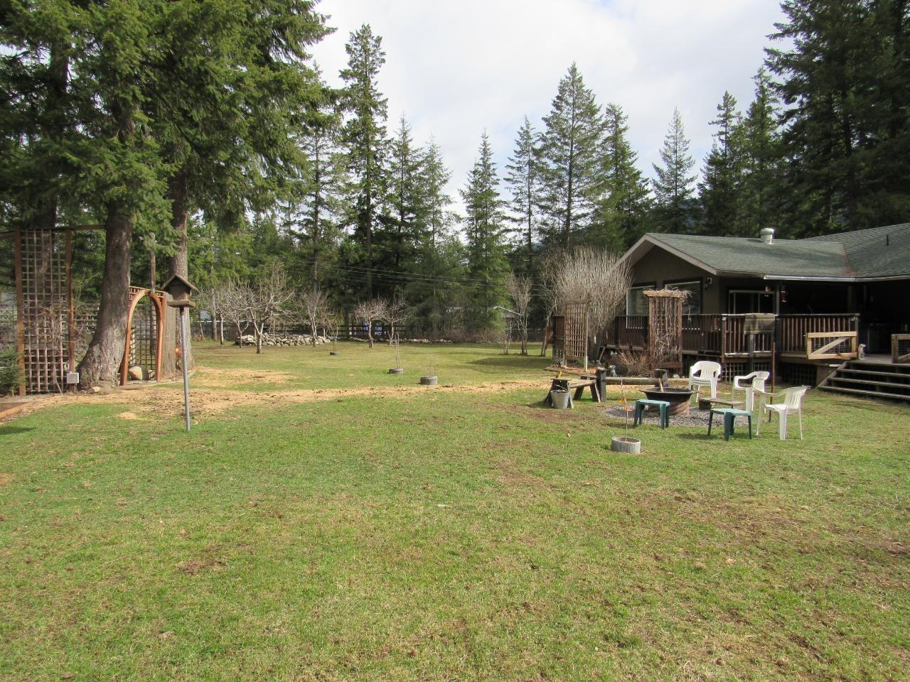 2015 Highway 3a, Castlegar, British Columbia  V1N 4N1 - Photo 56 - 2478830
