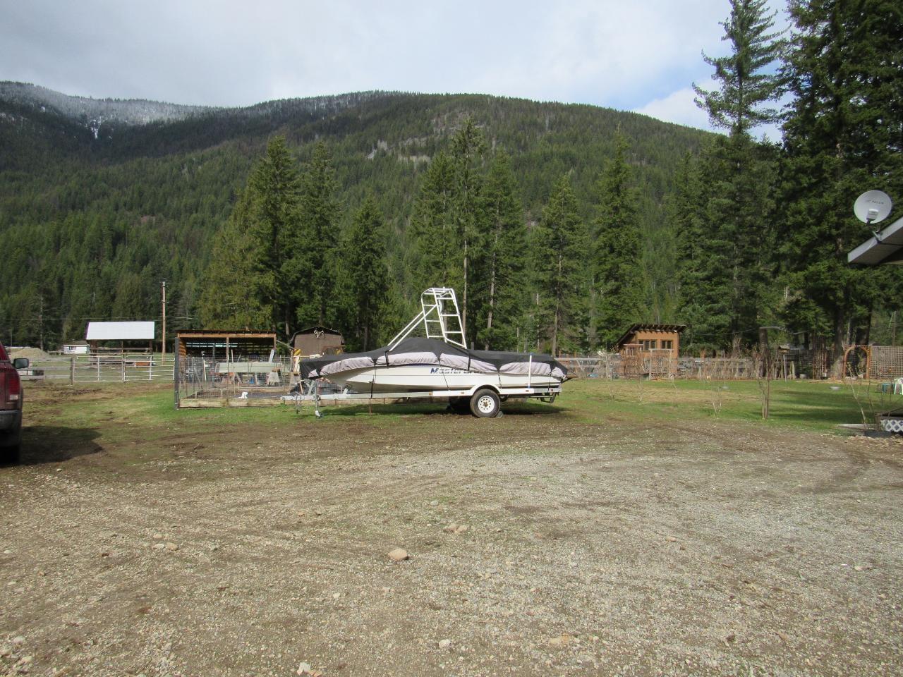 2015 Highway 3a, Castlegar, British Columbia  V1N 4N1 - Photo 61 - 2478830