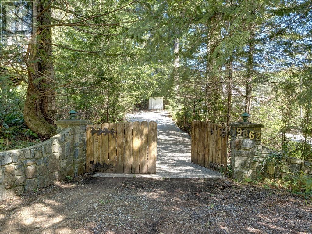9862 Wescan Road, Halfmoon Bay, British Columbia  V7Z 1G2 - Photo 3 - R2911768