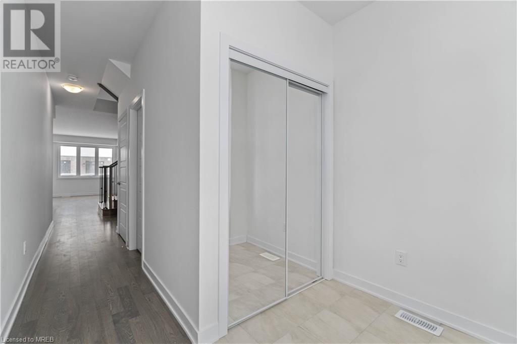 172 Eastbridge Avenue, Welland, Ontario  L3B 0M6 - Photo 4 - 40627775