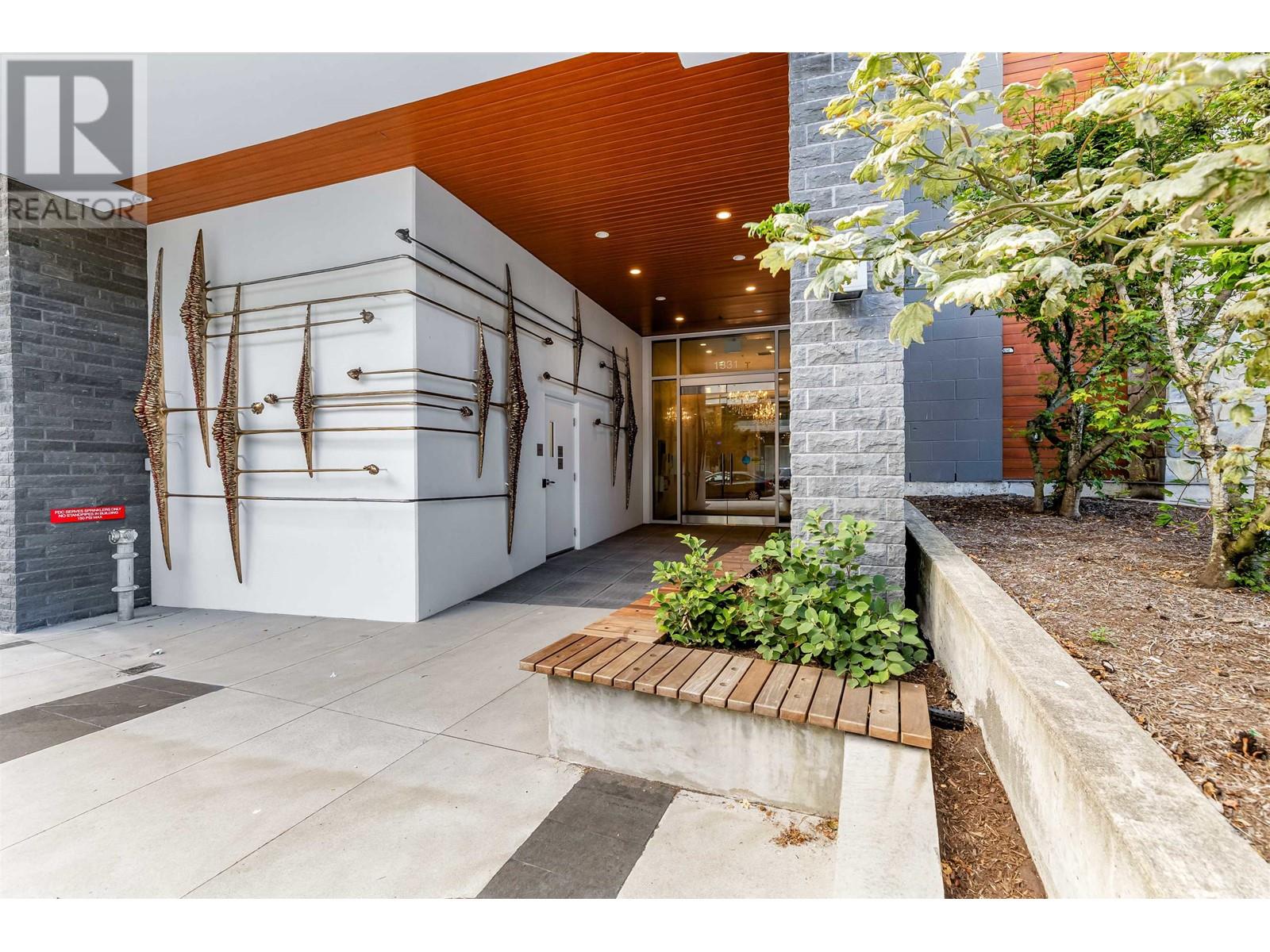 204 1331 Marine Drive, West Vancouver, British Columbia  V7T 1B6 - Photo 3 - R2911808
