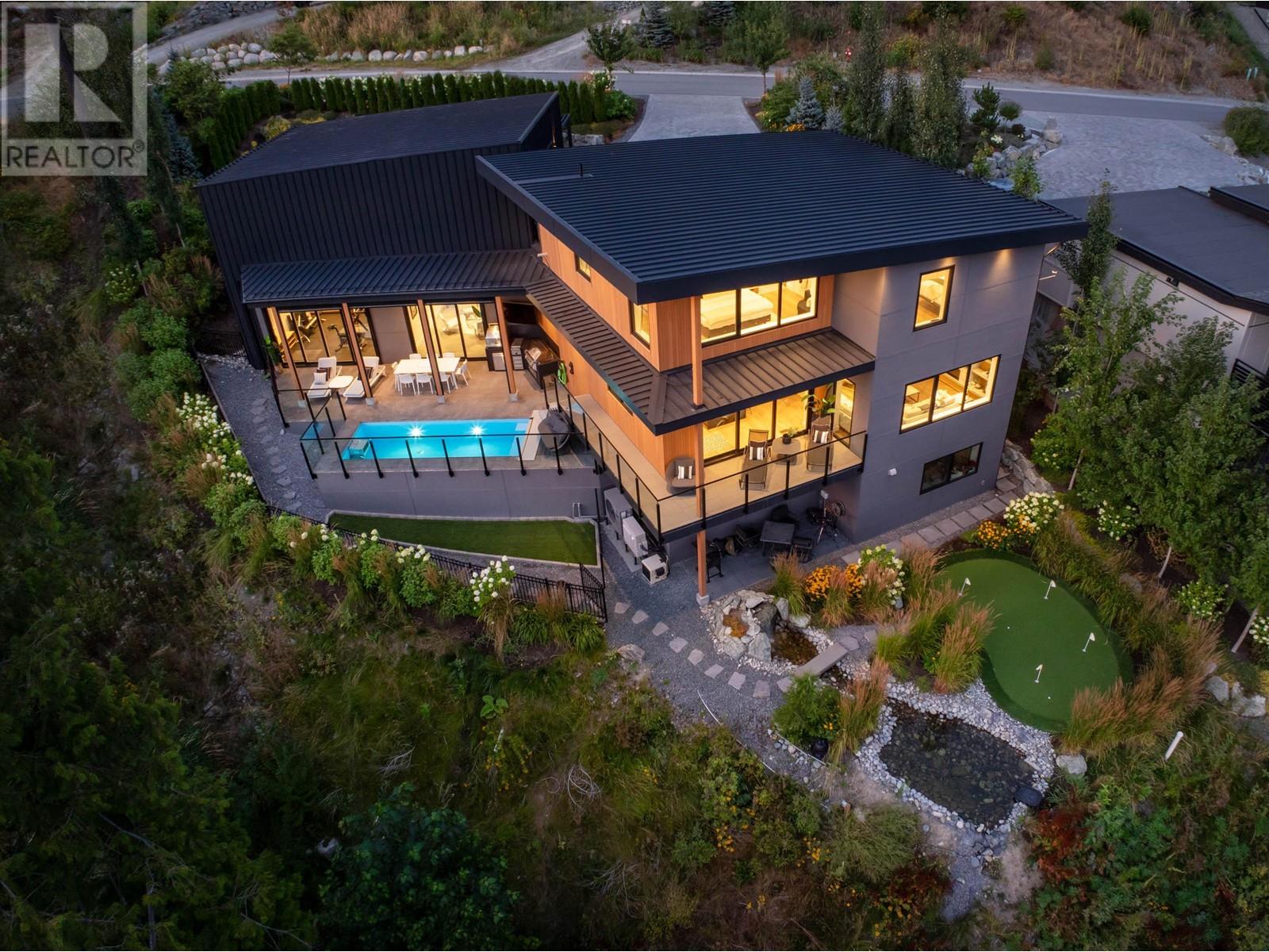 7667 Cerulean Drive, Pemberton, British Columbia  V0N 2L3 - Photo 1 - R2911854