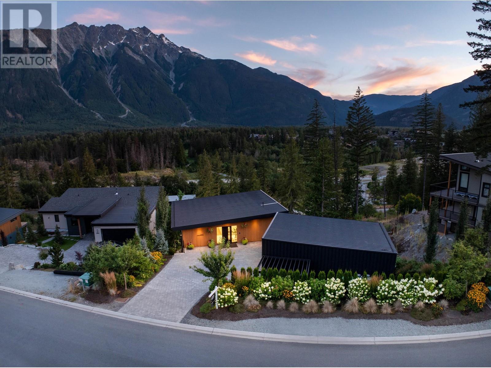 7667 Cerulean Drive, Pemberton, British Columbia  V0N 2L3 - Photo 3 - R2911854