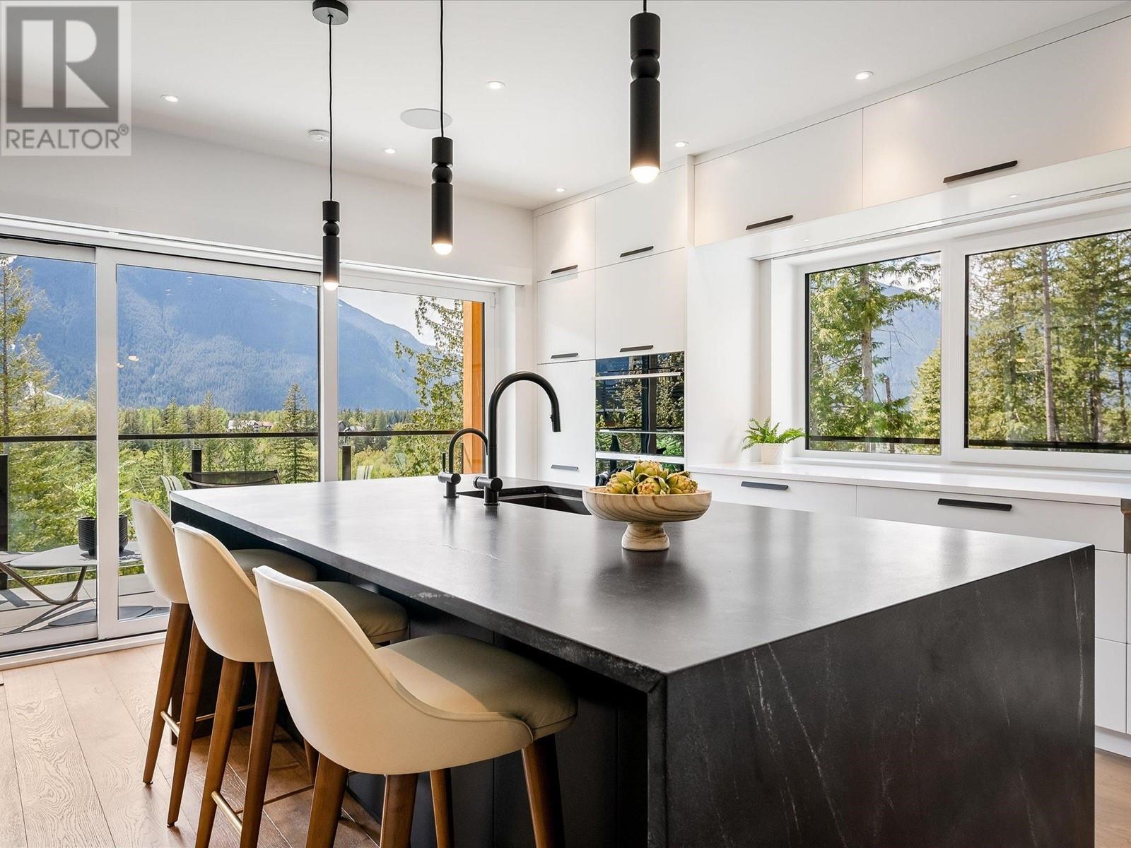 7667 Cerulean Drive, Pemberton, British Columbia  V0N 2L3 - Photo 8 - R2911854