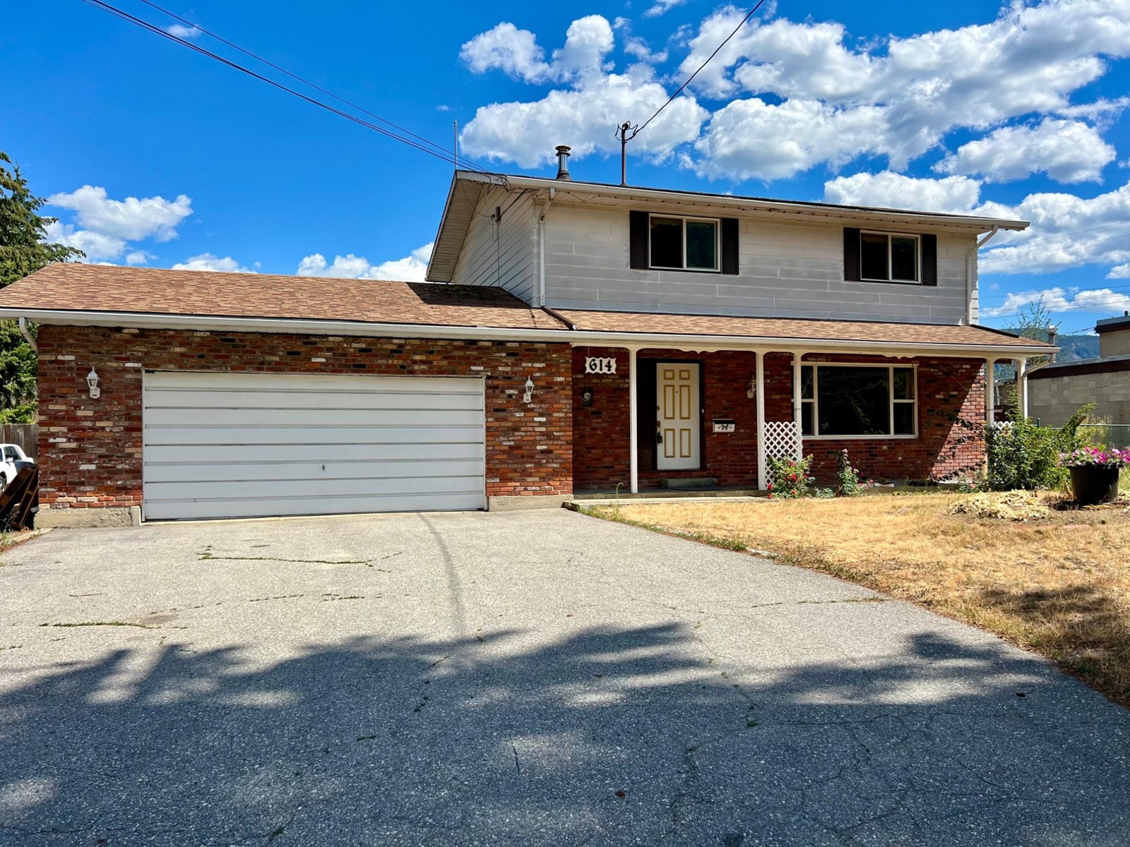 614 12th Street, Castlegar, British Columbia  V1N 2K3 - Photo 1 - 2478794