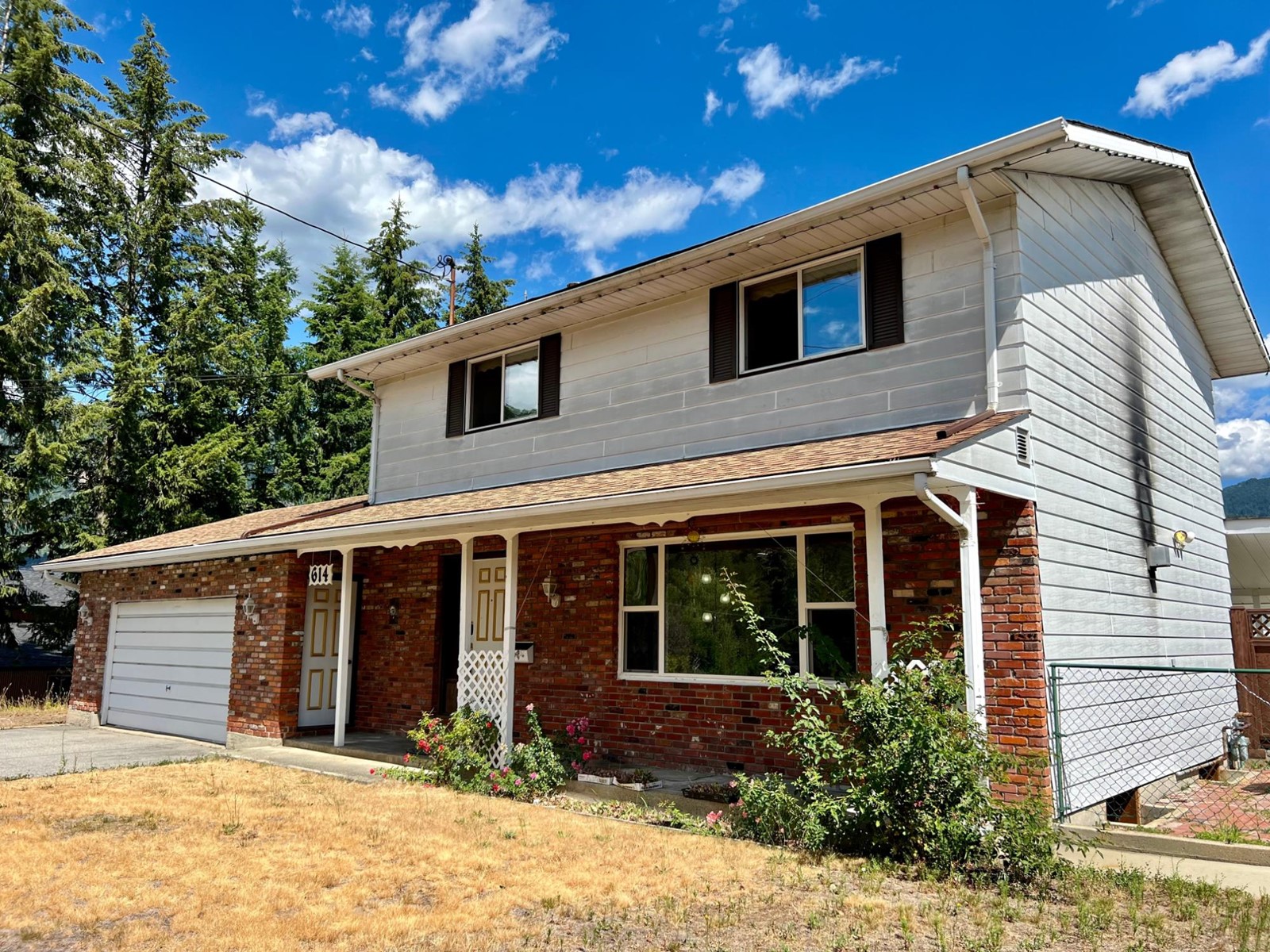 614 12th Street, Castlegar, British Columbia  V1N 2K3 - Photo 2 - 2478794