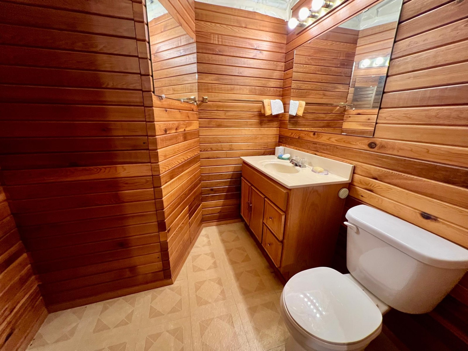 614 12th Street, Castlegar, British Columbia  V1N 2K3 - Photo 23 - 2478794