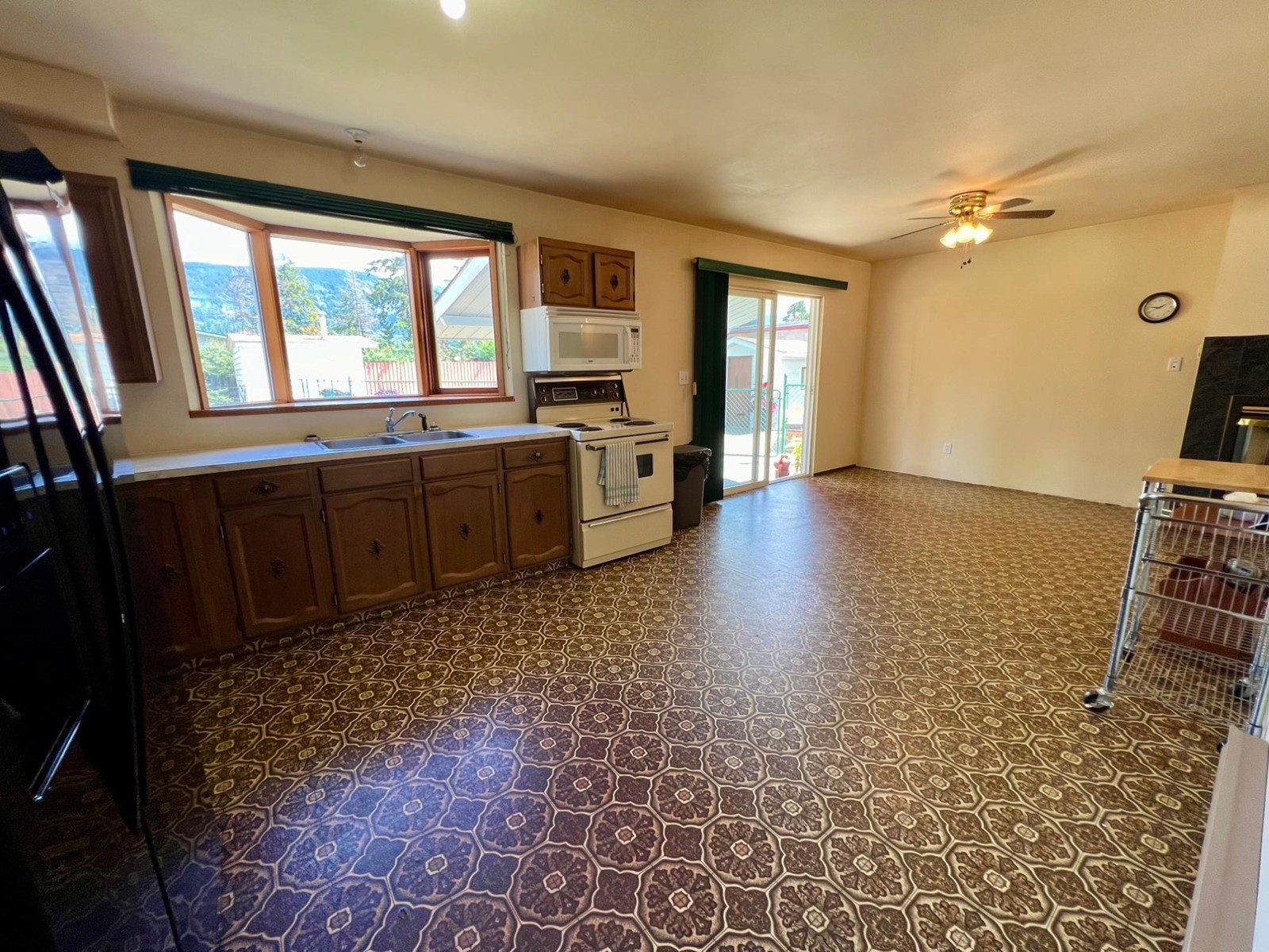 614 12th Street, Castlegar, British Columbia  V1N 2K3 - Photo 4 - 2478794