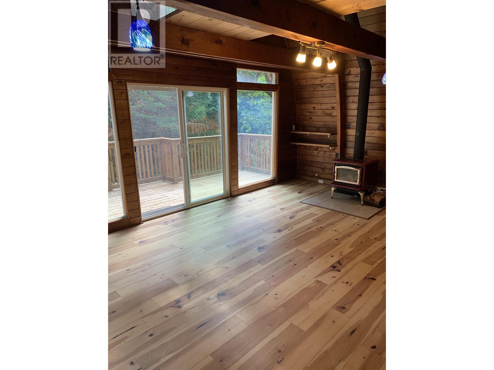 5569 Sans Souci Road, Halfmoon Bay, British Columbia  V7Z 1B6 - Photo 4 - R2907579