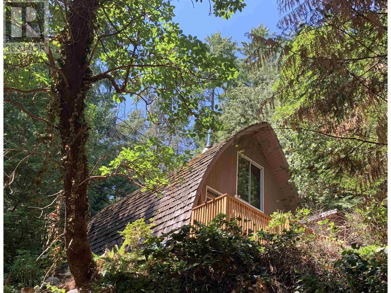 5569 Sans Souci Road, Halfmoon Bay, British Columbia  V7Z 1B6 - Photo 1 - R2907579