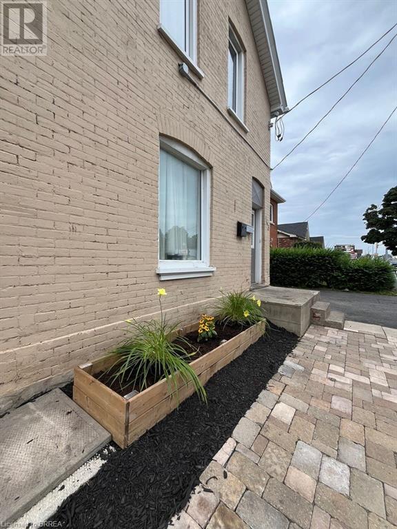 143 Colborne Street W Unit# A, Brantford, Ontario  N3T 1K9 - Photo 2 - 40629092