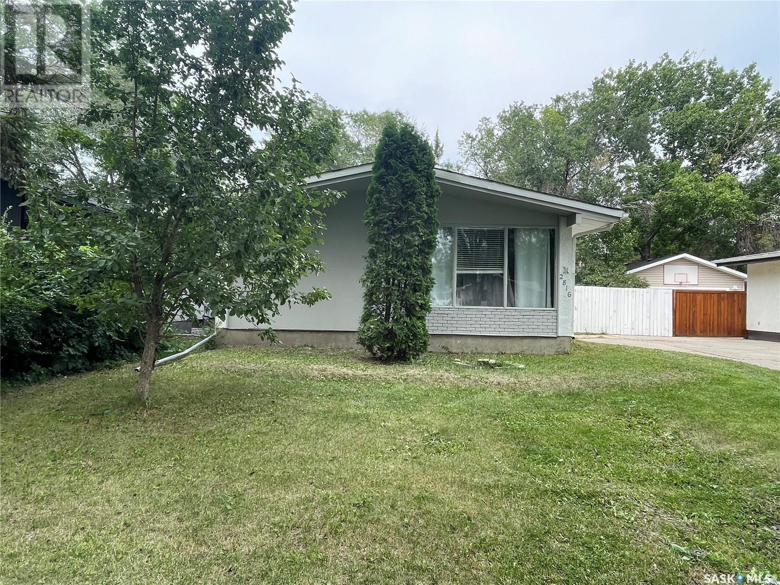 2816 Grant Road, Regina, Saskatchewan  S4S 5G2 - Photo 1 - SK979612