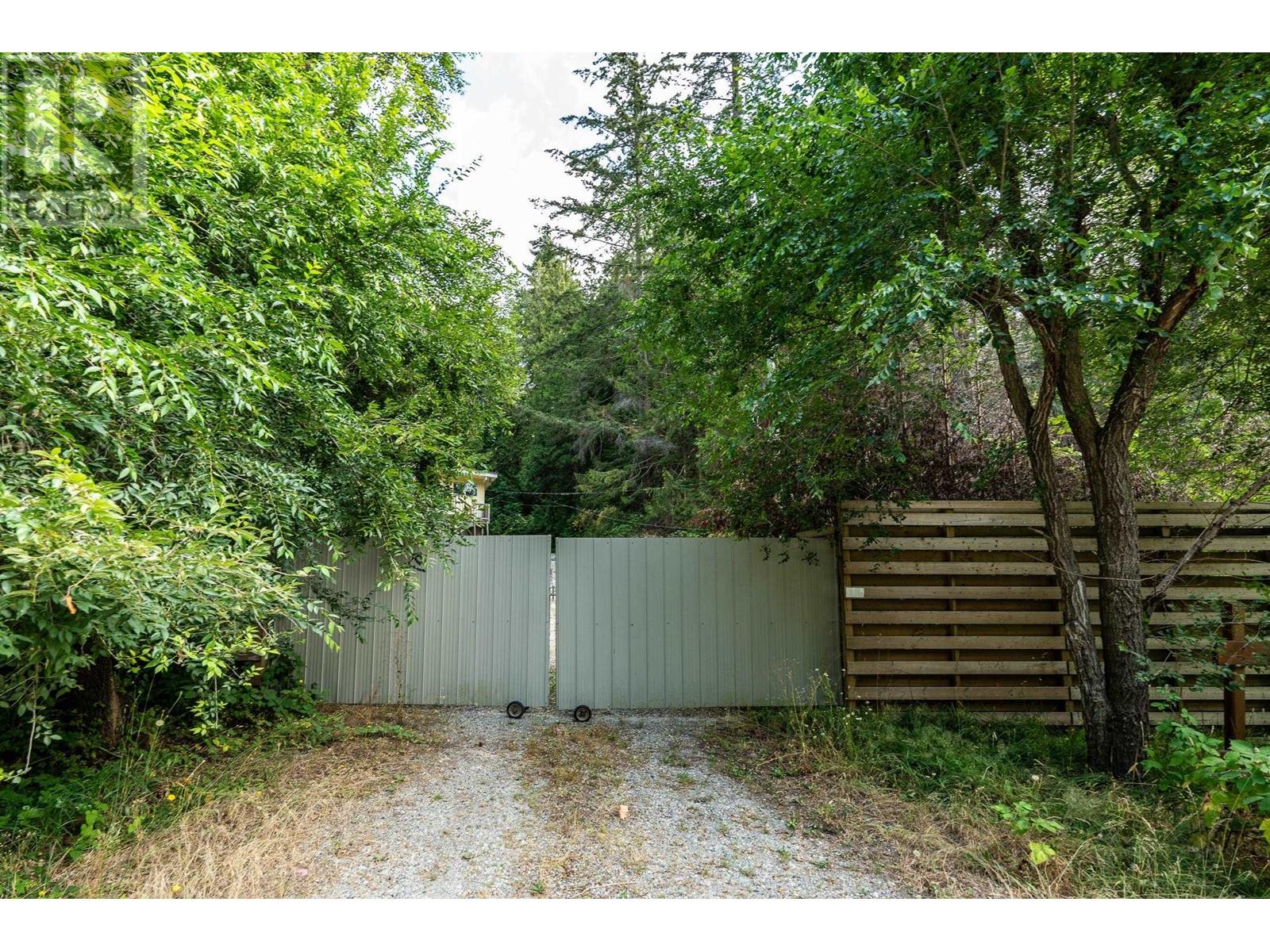 6960 Sunshine Coast Highway, Sechelt, British Columbia  V7Z 0N2 - Photo 2 - R2911949