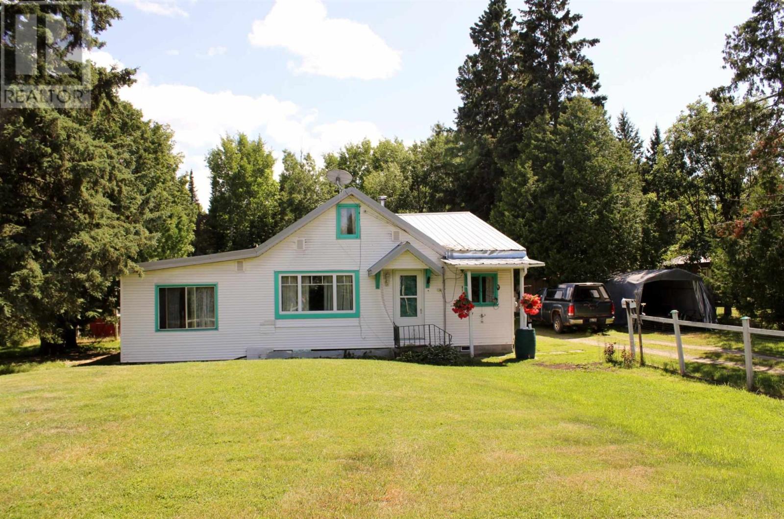 9808 HWY 621, morson, Ontario