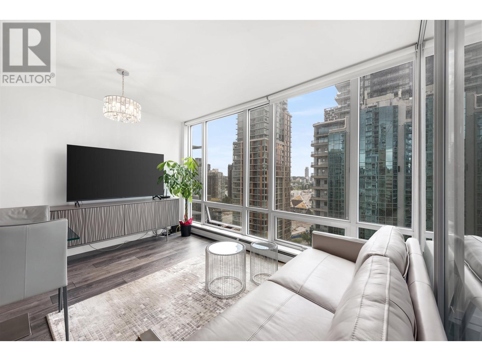 Listing Picture 3 of 20 : 1810 1283 HOWE STREET, Vancouver / 溫哥華 - 魯藝地產 Yvonne Lu Group - MLS Medallion Club Member