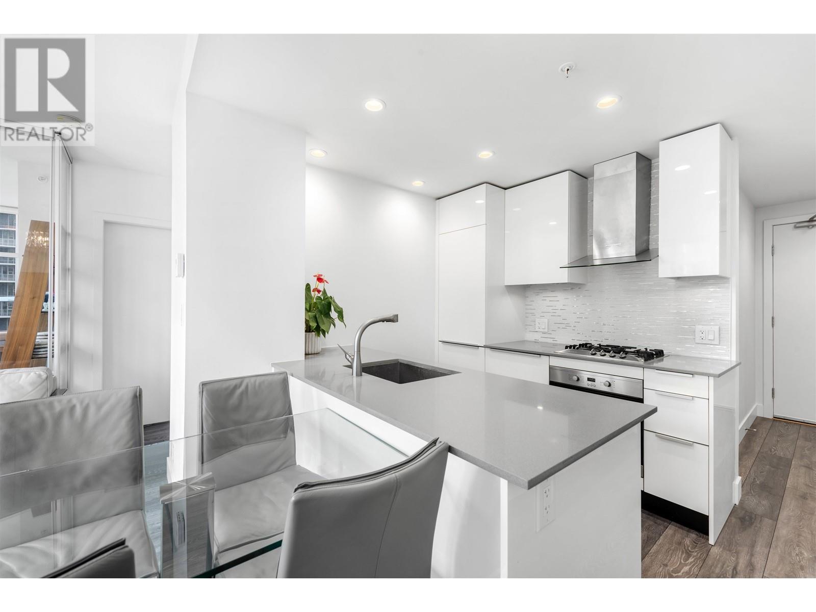 Listing Picture 4 of 20 : 1810 1283 HOWE STREET, Vancouver / 溫哥華 - 魯藝地產 Yvonne Lu Group - MLS Medallion Club Member