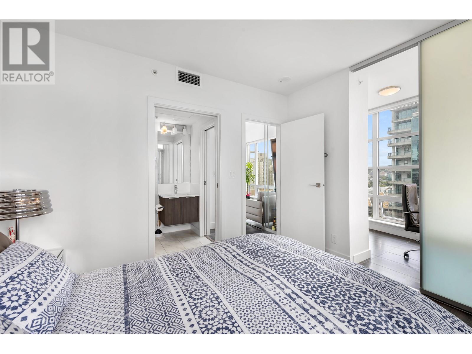 Listing Picture 13 of 20 : 1810 1283 HOWE STREET, Vancouver / 溫哥華 - 魯藝地產 Yvonne Lu Group - MLS Medallion Club Member