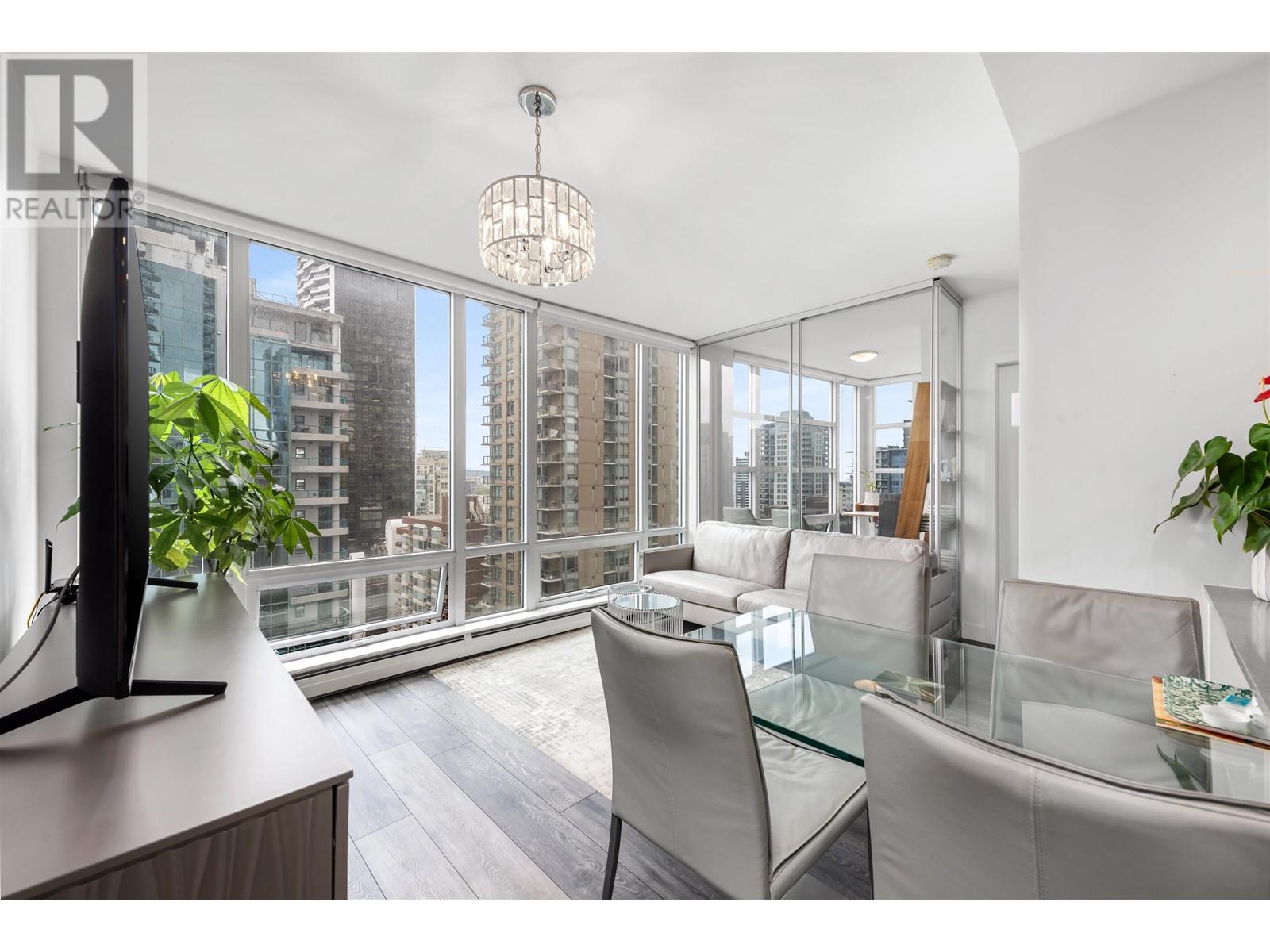 Listing Picture 2 of 20 : 1810 1283 HOWE STREET, Vancouver / 溫哥華 - 魯藝地產 Yvonne Lu Group - MLS Medallion Club Member