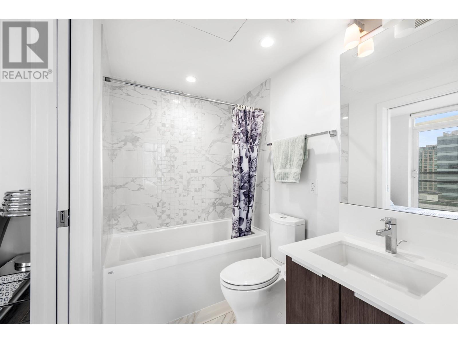 Listing Picture 10 of 20 : 1810 1283 HOWE STREET, Vancouver / 溫哥華 - 魯藝地產 Yvonne Lu Group - MLS Medallion Club Member