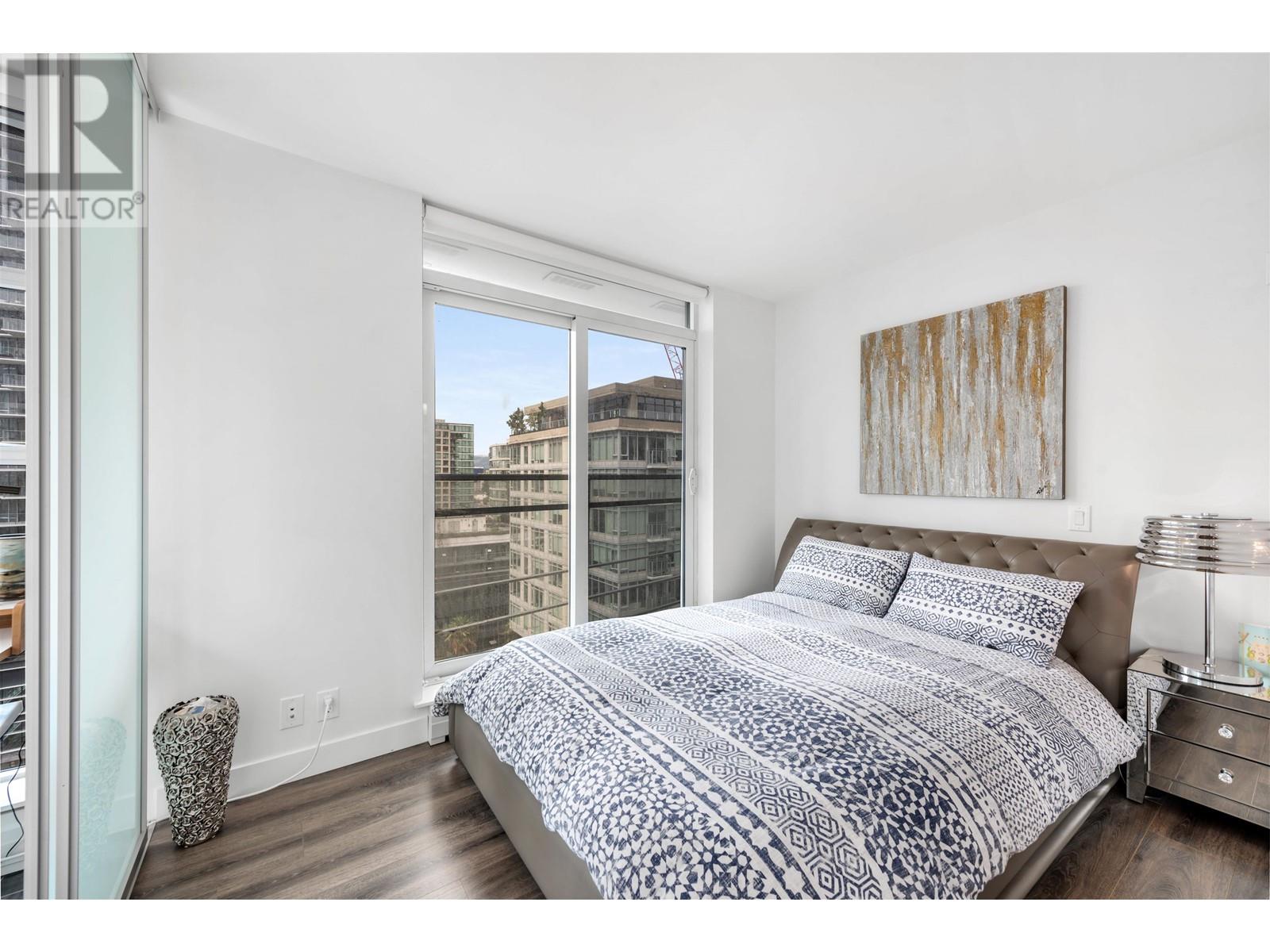 Listing Picture 11 of 20 : 1810 1283 HOWE STREET, Vancouver / 溫哥華 - 魯藝地產 Yvonne Lu Group - MLS Medallion Club Member