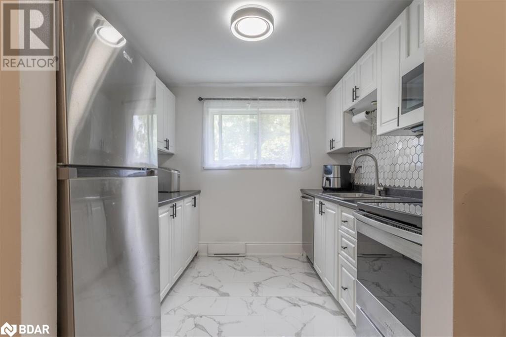 37 Loggers Run, Barrie, Ontario L4N 6W3 - Photo 6 - 40629344