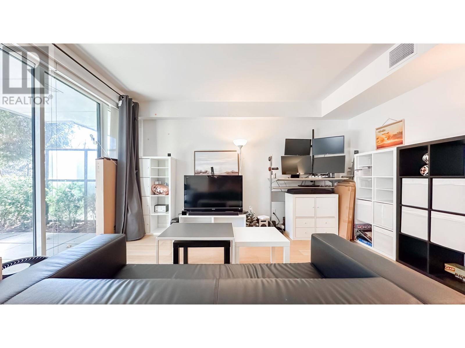 Listing Picture 17 of 31 : 1553 W 57TH AVENUE, Vancouver / 溫哥華 - 魯藝地產 Yvonne Lu Group - MLS Medallion Club Member