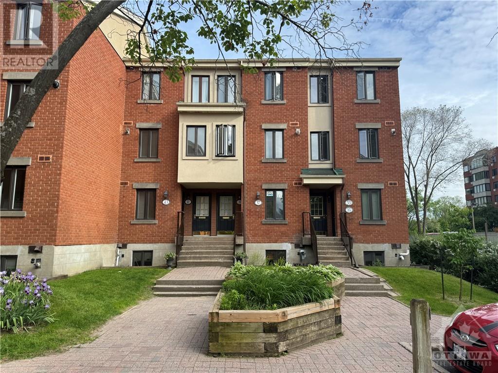 33 Crispin Private, Ottawa, Ontario  K1K 2T7 - Photo 1 - 1405682
