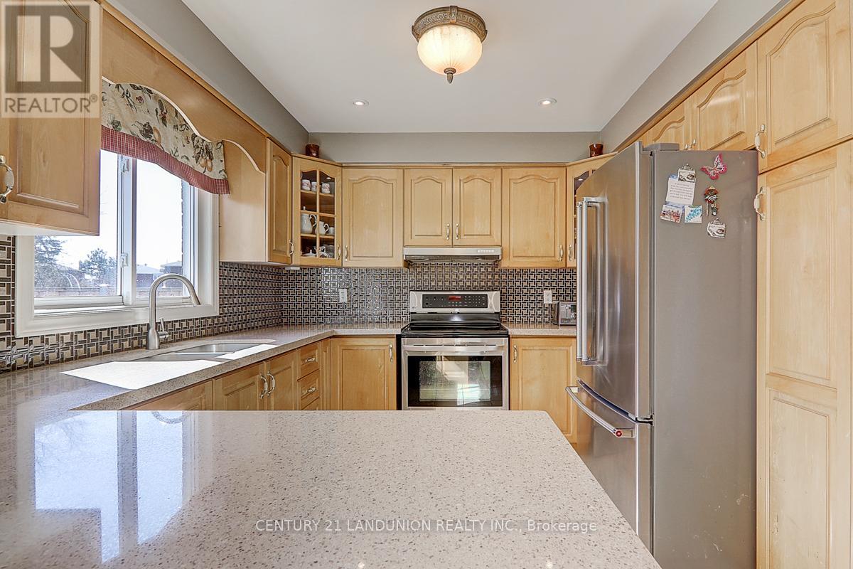 304 Goldhawk Trail, Toronto (Milliken), Ontario  M1V 4H2 - Photo 15 - E9052254