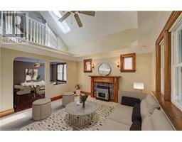 89 STIRLING Avenue N